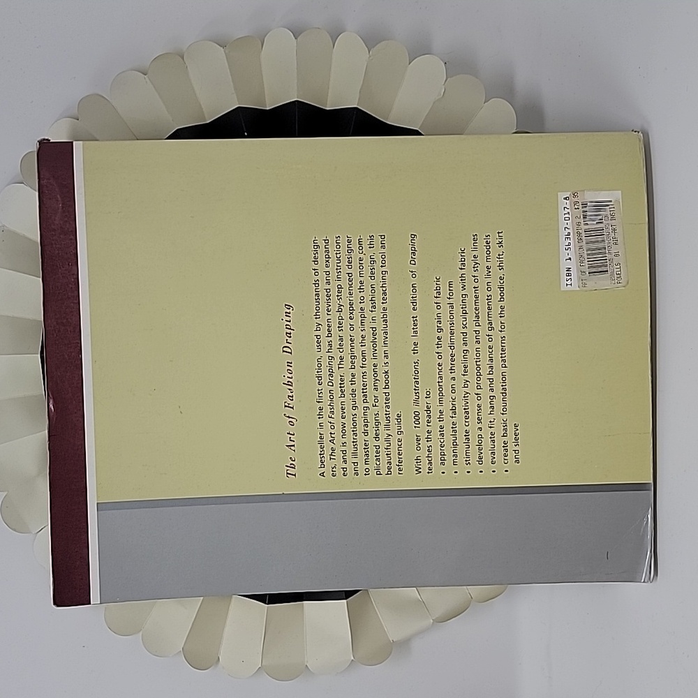 The Art Of Fashion Draping 2nd Edition Connie Amaden-Crawford - Picture 2 of 6